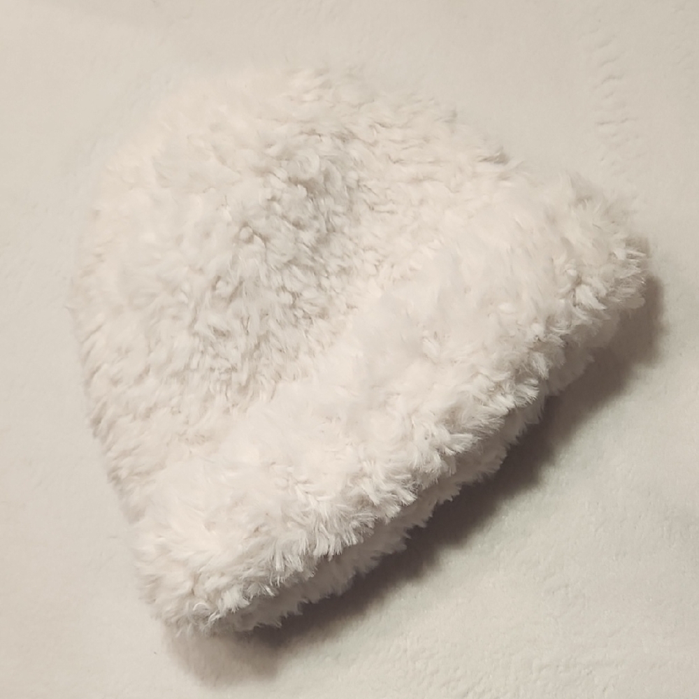 Old Navy White Fuzzy Winter Hat